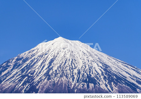 Mount Fuji with remaining snow as seen from Fujinomiya City, Shizuoka Prefecture 113589069