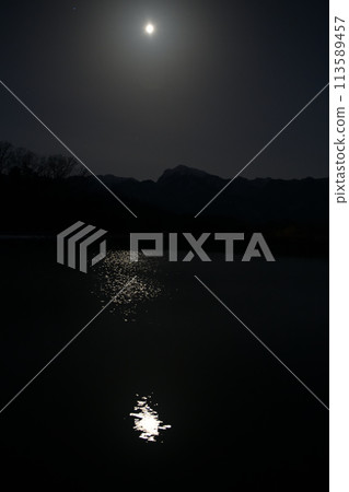 Moon age 18.2 The moon is setting in the west, and the moon's path is reflected on the surface of an irrigation pond. Moon age 18.2 The moon is setting in the west, and the moon's path is reflected on the surface of an irrigation pond. 113589457