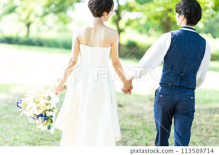 A bride and groom holding hands 113589714