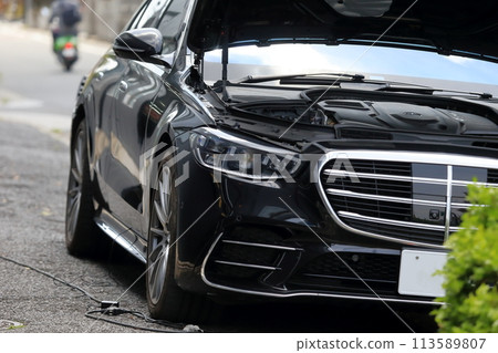 Car image under maintenance 113589807