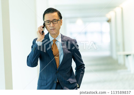 Senior male to talk on a smartphone Senior male to talk on a smartphone 113589837