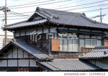 Image of a wooden Japanese house 113590312
