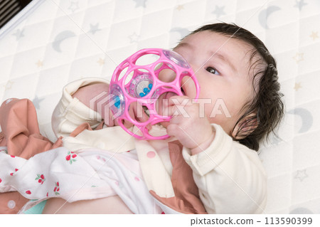 [Baby diaper change] 113590399
