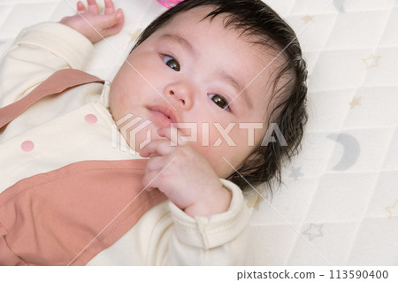 [Baby sucking his thumb] 113590400