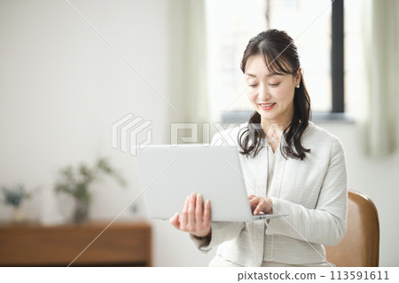 business woman portrait 113591611