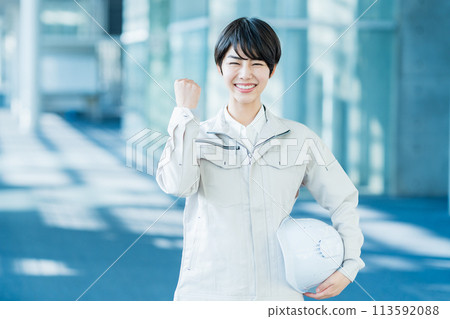 A young female site supervisor. 113592088