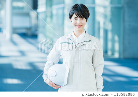 年輕的女性現場主管。 113592096