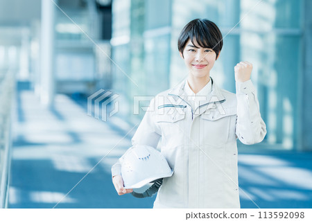 年輕的女性現場主管。 113592098