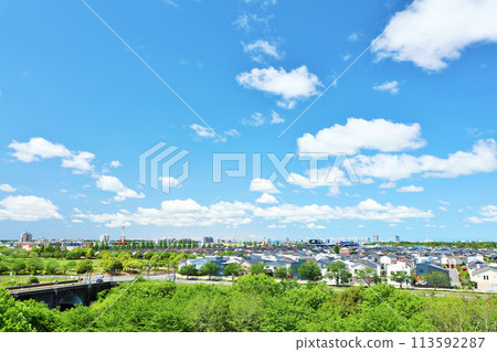 Refreshing blue sky and the landscape of the city Refreshing blue sky and the landscape of the city 113592287