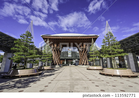 Kanazawa Station Tsuzumimon Gate under a clear, blue winter sky Kanazawa Station Tsuzumimon Gate under a clear, blue winter sky 113592771
