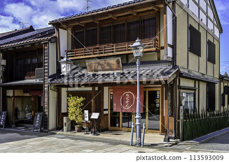 Nishi Chaya District in spring under the clear blue sky 113593009