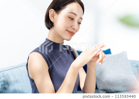 Women who have skin care 113593440