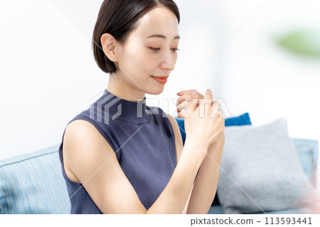 Women who have skin care Women who have skin care 113593441