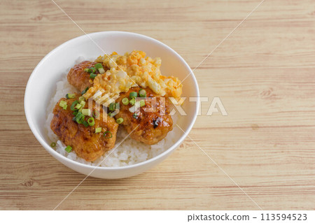 雞肉丸碗 113594523
