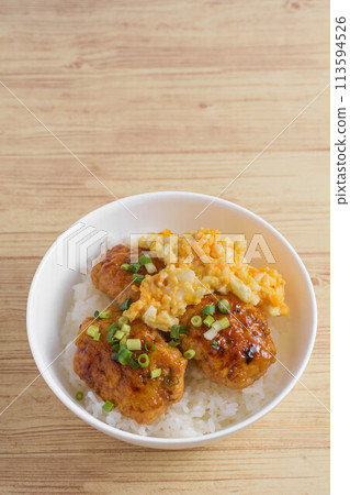 雞肉丸碗 113594526