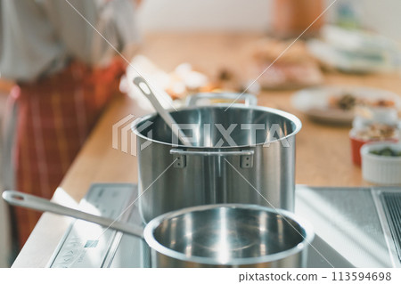 kitchen, kitchens, female 113594698