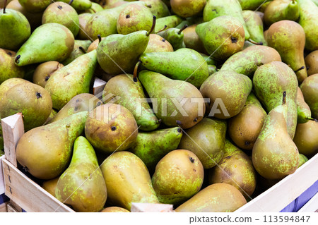 Fresh ripe pears in box ready for sale Fresh ripe pears in box ready for sale 113594847
