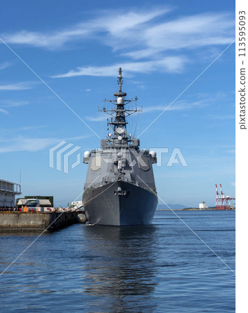 海上自衛隊護衛艦「金剛號」停泊在港口 海上自衛隊護衛艦「金剛號」停泊在港口 113595093