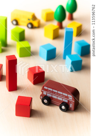 Building blocks and bus 113596762