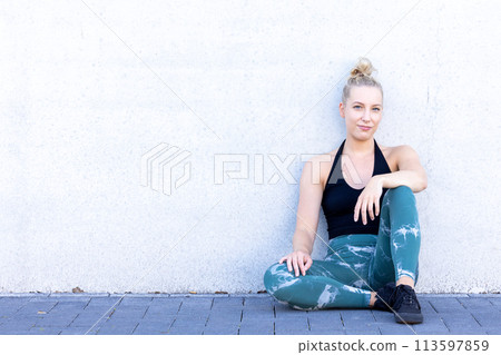 Sporty Serenity: Refreshing Break in the Outdoors 113597859