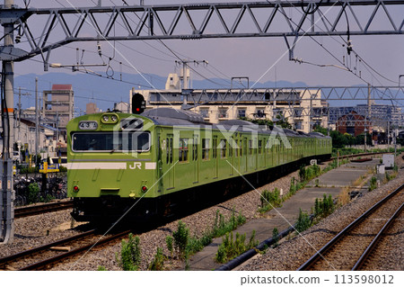 2006年在大和線運行的6節車廂103系普通列車 113598012