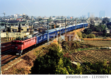 2006年在東海道本線運行的EF81102藍色列車日本海4號 2006年在東海道本線運行的EF81102藍色列車日本海4號 113598074