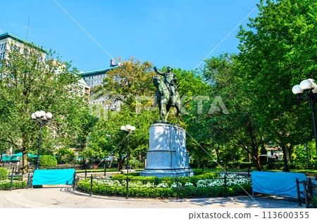 George Washington statue at Union Square in Manhattan - New York City, United States 113600355