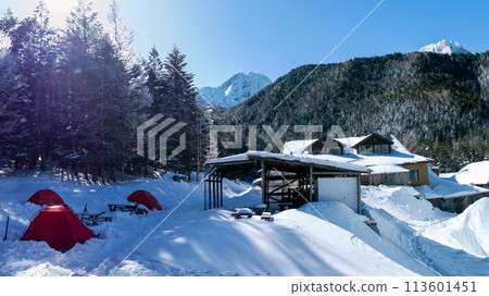 下雪的八岳明岳礦泉帳篷地方景觀 113601451