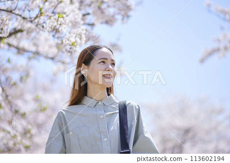 入境女觀光客賞櫻花 113602194