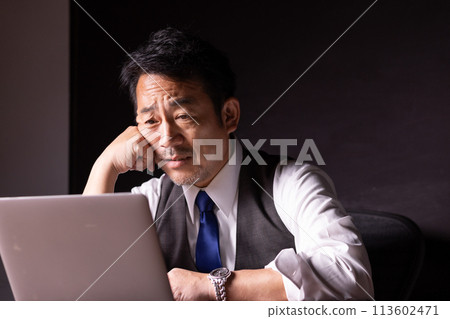 企業加班負面 113602471