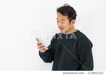 Male casual smartphone 113602525