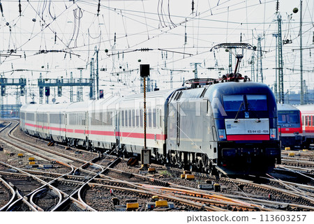 German Railways DB Frankfurt Central Station ES-64-U2-026 German Railways DB Frankfurt Central Station ES-64-U2-026 113603257