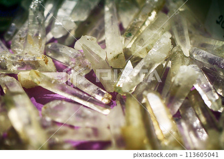 white crystal mineral texture 113605041