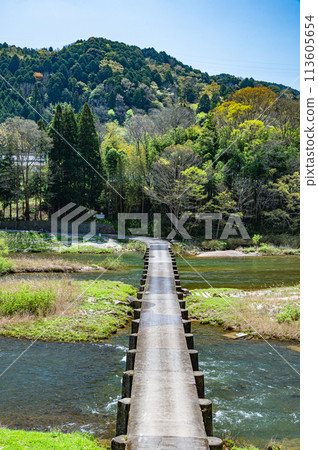 The clear Kizu River in Kyoto, Minami-Okawara's Koijibashi Bridge, a sunken bridge, Minamiyamashiro Village, Kyoto Prefecture 113605654