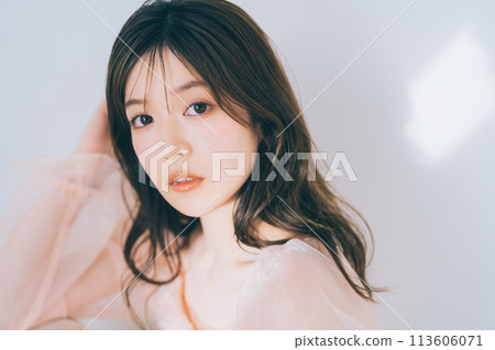 年輕女性的美麗形象 113606071