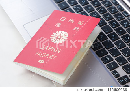 Prepare a Japanese passport (10-year regular red passport) and plan your trip abroad. 113606688