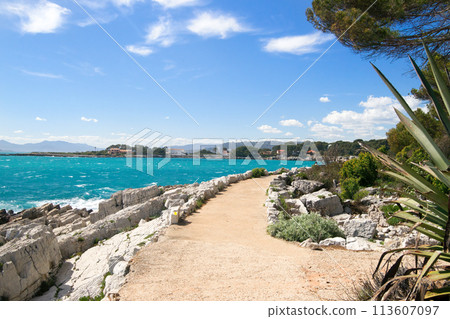 The Tirepoil footpath in Cap d'Antibes The Tirepoil footpath in Cap d'Antibes 113607097