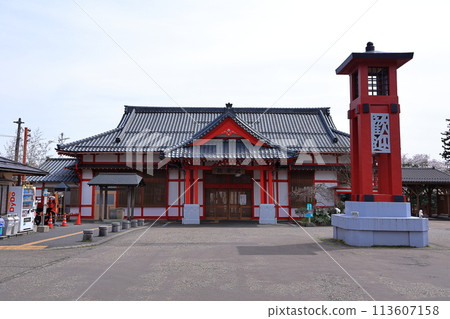 Yahiko Station in Spring 113607158