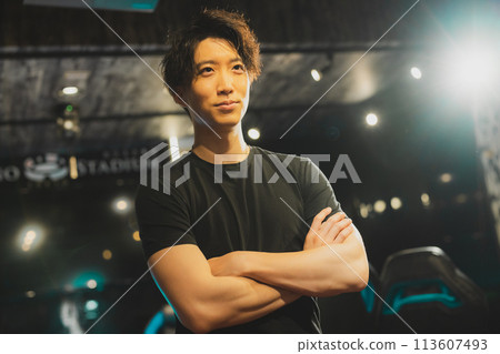 man in black t-shirt man in black t-shirt 113607493