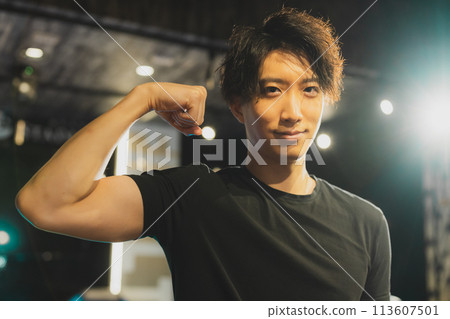 man in black t-shirt man in black t-shirt 113607501