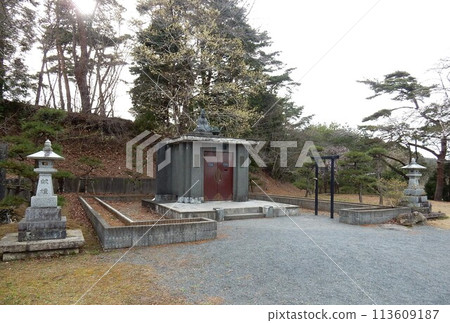 西行魔道之松公園的白衣觀世音菩薩 西行魔道之松公園的白衣觀世音菩薩 113609187