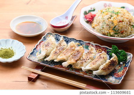 餃子和炒飯 113609681