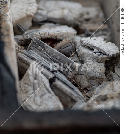 Burning charcoal 113610003