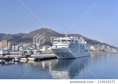 Photographing the scenery of the cruise ship Silver Muse docking at Hakodate Port in Hakodate City, Hokkaido in spring Photographing the scenery of the cruise ship Silver Muse docking at Hakodate Port in Hakodate City, Hokkaido in spring 113610171