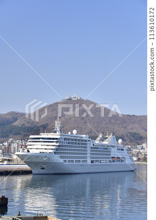Photographing the scenery of the cruise ship Silver Muse docking at Hakodate Port in Hakodate City, Hokkaido in spring Photographing the scenery of the cruise ship Silver Muse docking at Hakodate Port in Hakodate City, Hokkaido in spring 113610172