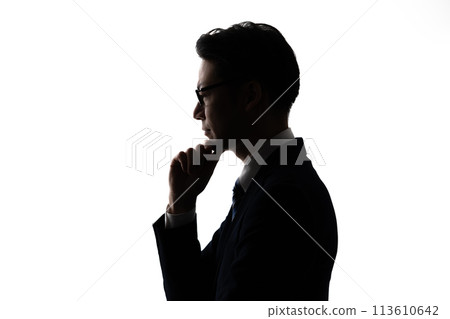 商人擔心的剪影 113610642