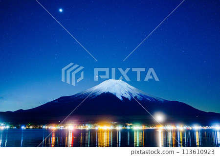 Night view of Lake Kawaguchi, Mt. Fuji sightseeing, travel 113610923