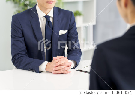 受訪的商人的手 受訪的商人的手 113611054