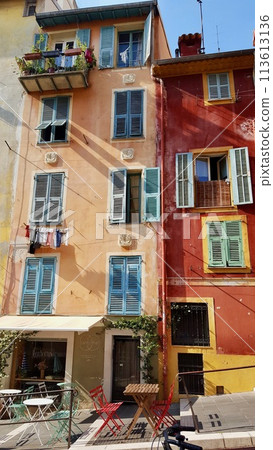 法國南部色彩繽紛的房子 113613136