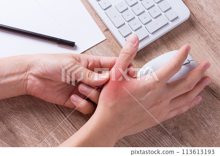 hand muscle inflammation from office syndrome hand muscle inflammation from office syndrome 113613193